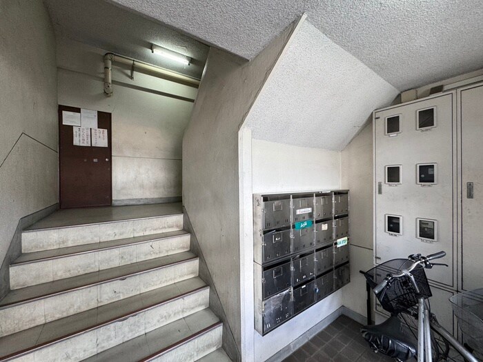 物件外観写真5　(エントランス部分)