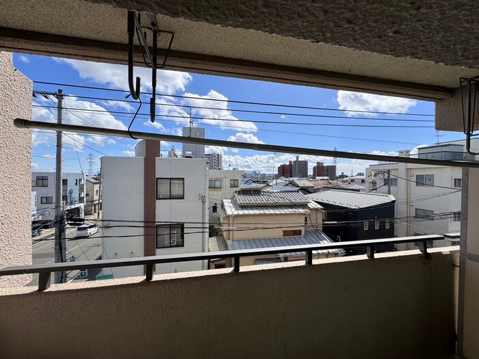 物件内観写真22　(室内からの展望)