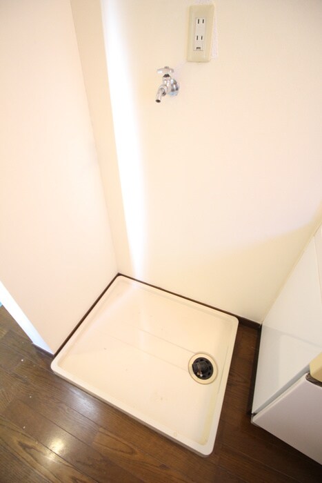 物件内観写真13　(洗濯機置場)