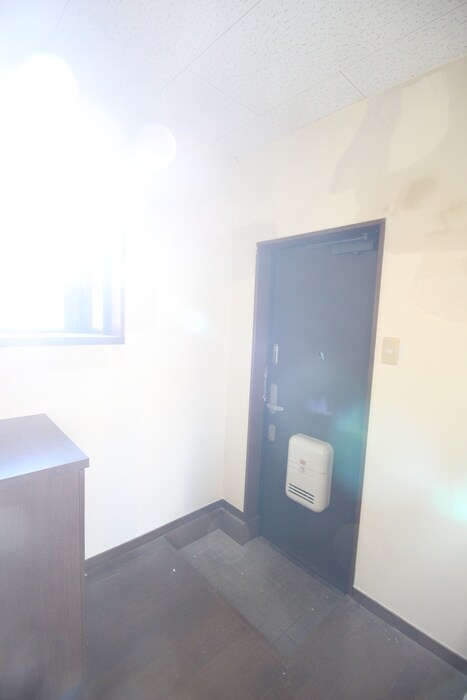 物件内観写真18　(玄関)