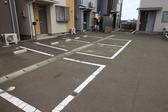 物件外観写真4　(駐車場)