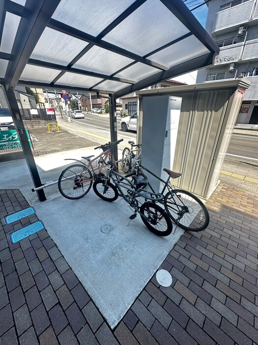 物件外観写真4　(駐輪場)
