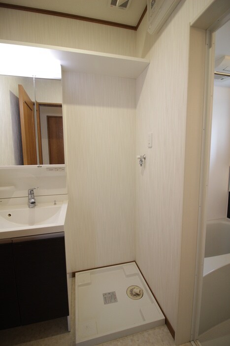 物件内観写真15　(洗濯機置場)