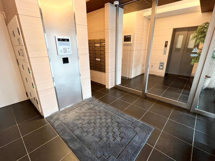 物件外観写真5　(エントランス部分)