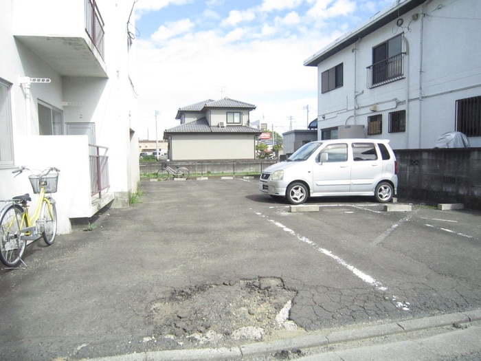 サンアロ－ズ名取の駐車場