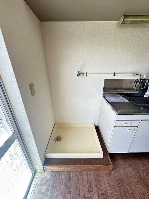 物件内観写真12　(洗濯機置場)