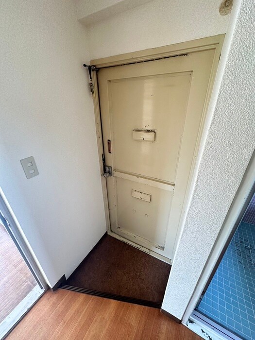 物件内観写真14　(玄関)