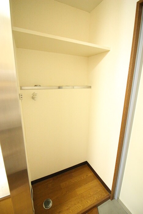 物件内観写真14　(洗濯機置場)