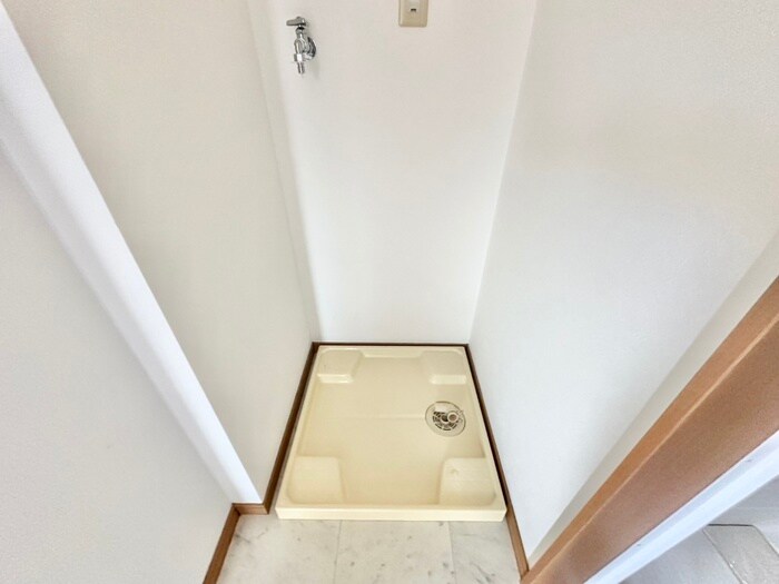 物件内観写真14　(洗濯機置場)