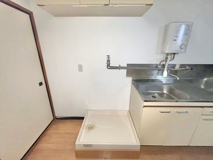 物件内観写真14　(洗濯機置場)