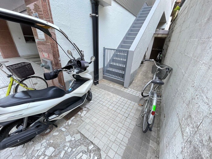 物件外観写真2　(駐輪場)