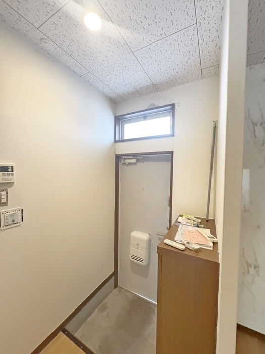 物件内観写真15　(玄関)