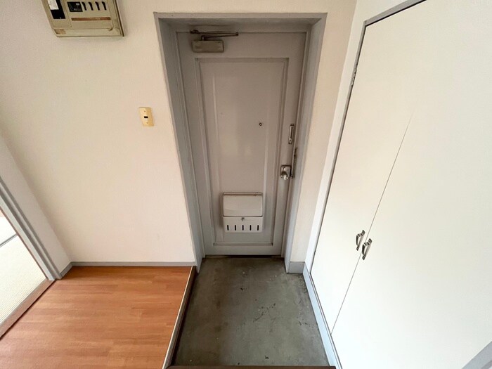 物件内観写真18　(玄関)