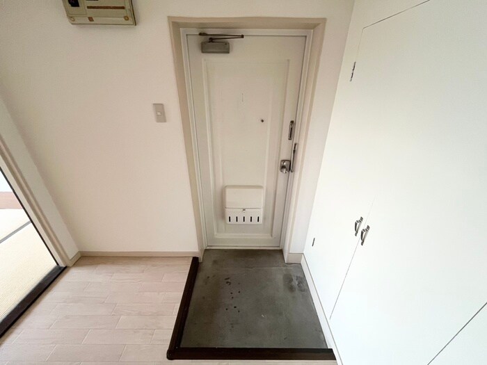 物件内観写真18　(玄関)