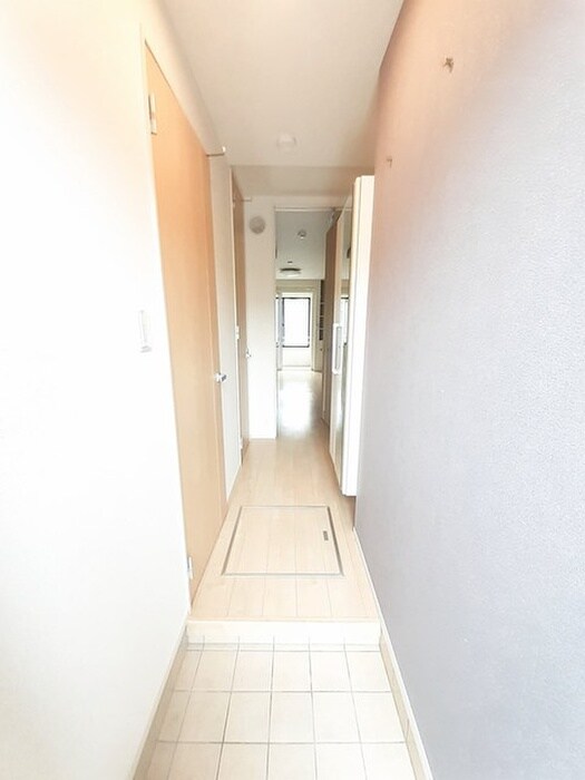 物件内観写真16　(玄関)