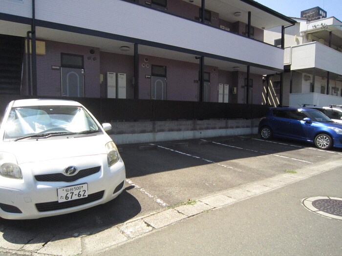 物件外観写真5　(駐車場)