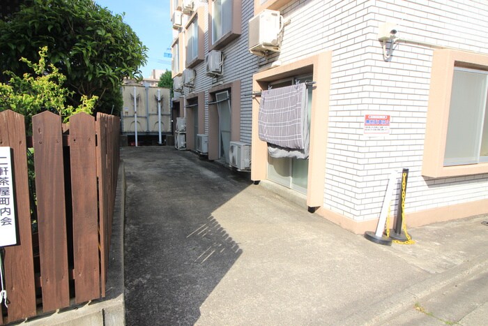 物件外観写真4　(駐車場)