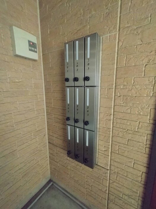 物件外観写真5　(エントランス部分)