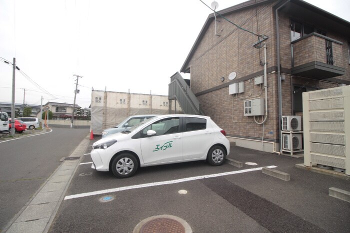 物件外観写真2　(駐車場)