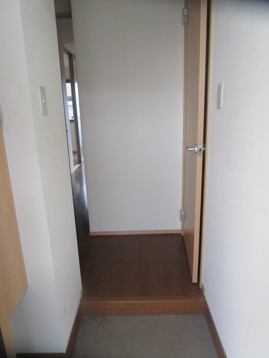 物件内観写真16　(玄関)