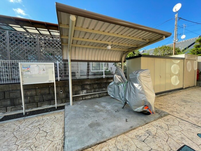 物件外観写真4　(駐輪場)