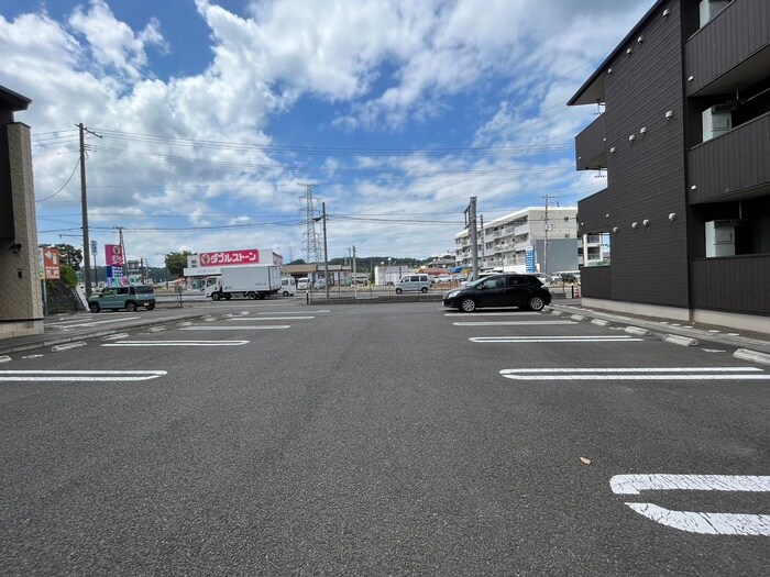 物件外観写真3　(駐車場)