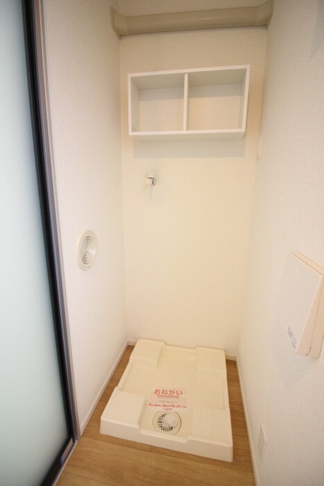 物件内観写真12　(洗濯機置場)