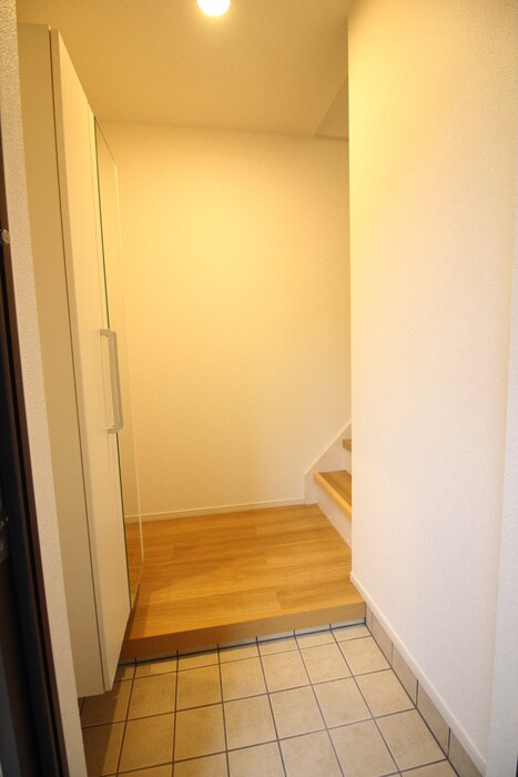 物件内観写真17　(玄関)
