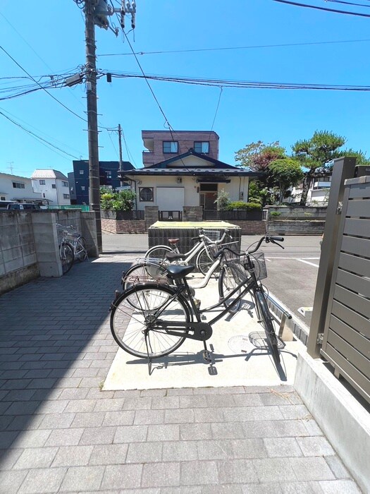 物件外観写真5　(駐輪場)