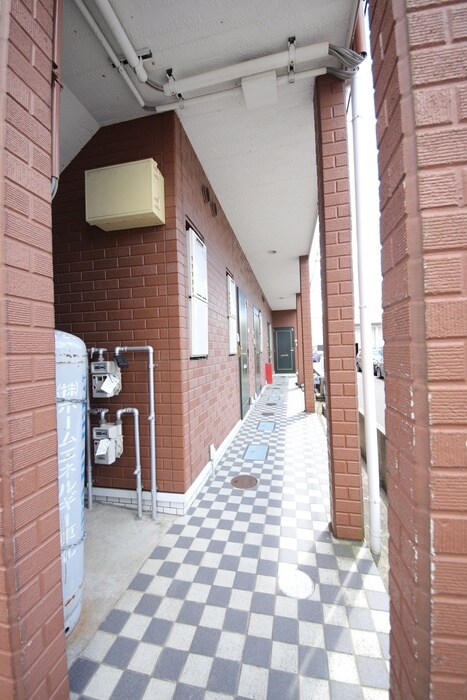 物件外観写真6　(エントランス部分)