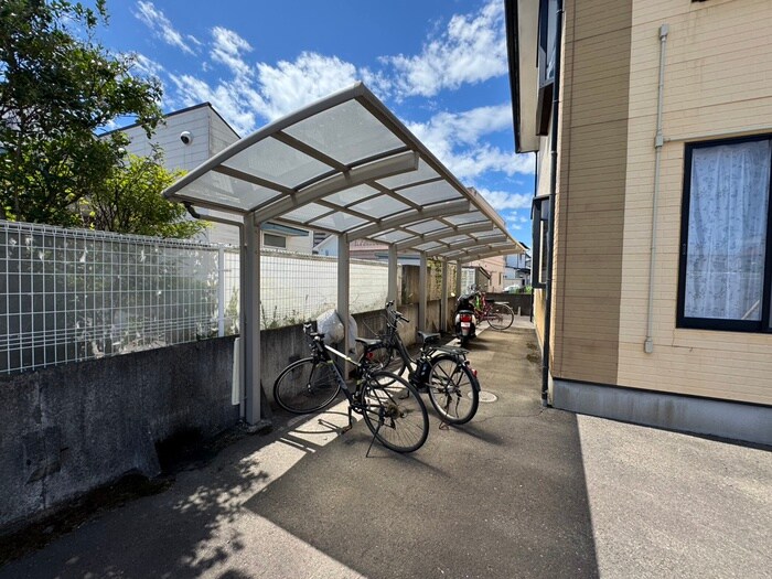 物件外観写真6　(駐輪場)