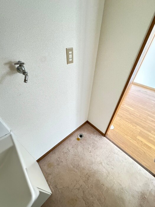 物件内観写真12　(洗濯機置場)
