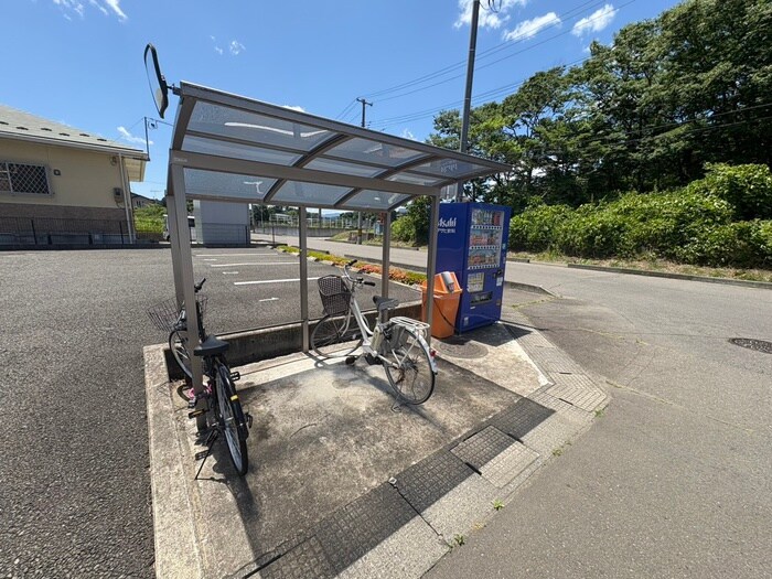物件外観写真5　(駐輪場)
