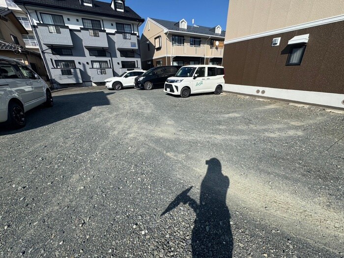 物件外観写真2　(駐車場)