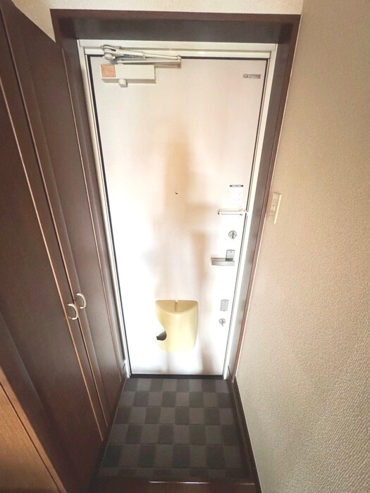 物件内観写真18　(玄関)