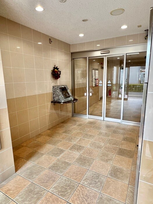 物件外観写真4　(エントランス部分)