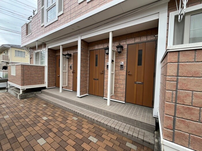 物件外観写真5　(エントランス部分)