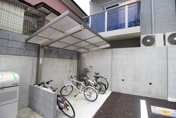 物件外観写真4　(駐輪場)