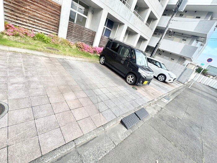 物件外観写真4　(駐車場)