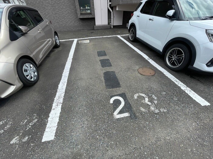 物件外観写真3　(駐車場)