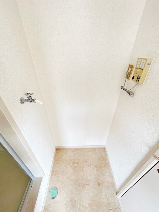 物件内観写真15　(洗濯機置場)