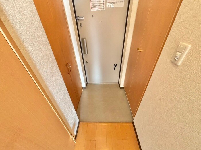 物件内観写真18　(玄関)