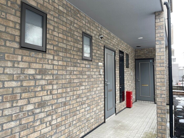 物件外観写真6　(エントランス部分)