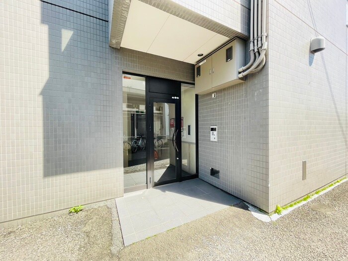 物件外観写真6　(エントランス部分)