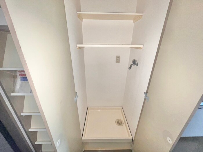 物件内観写真13　(洗濯機置場)