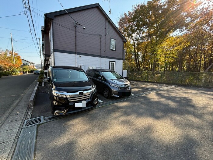 物件外観写真4　(駐車場)