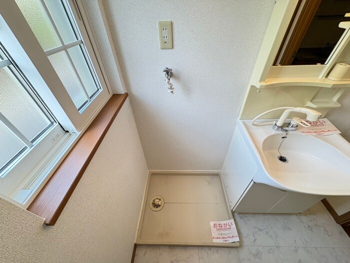 物件内観写真14　(洗濯機置場)