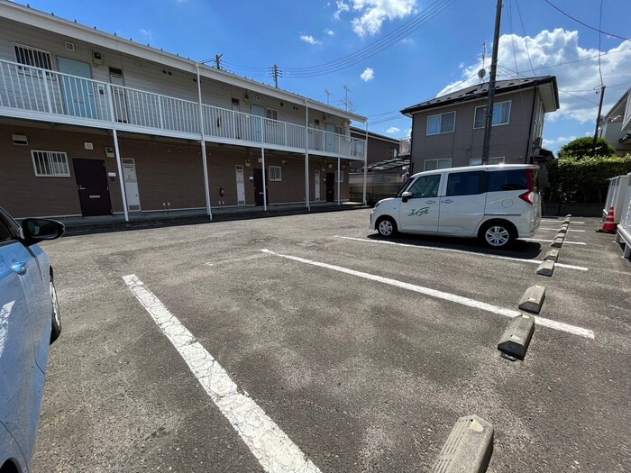 物件外観写真5　(駐車場)