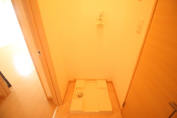 物件内観写真13　(洗濯機置場)