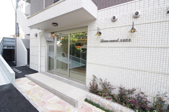 物件外観写真3　(エントランス部分)